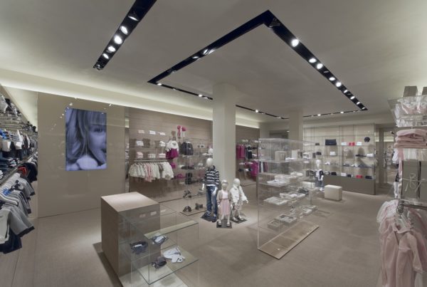 Revestimiento de suelo vinílico para tiendas 'Armani Junior'